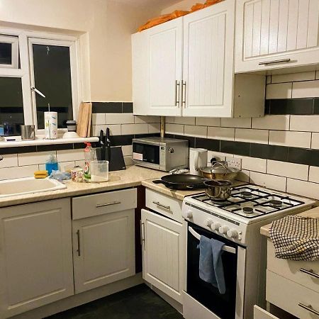 Comfortable Double Bedroom In London Hornchurch Extérieur photo