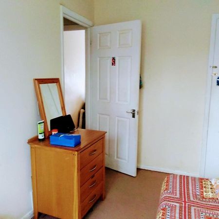 Comfortable Double Bedroom In London Hornchurch Extérieur photo