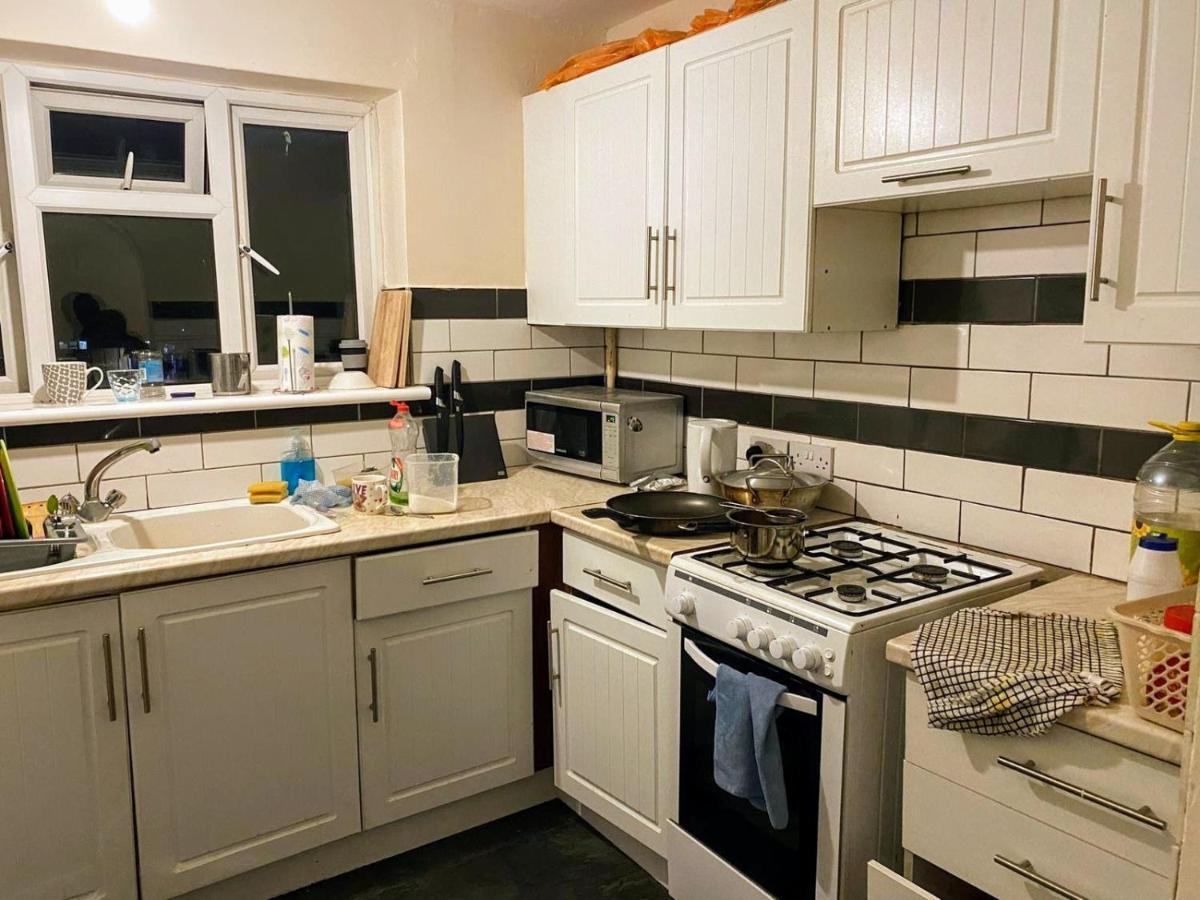 Comfortable Double Bedroom In London Hornchurch Extérieur photo